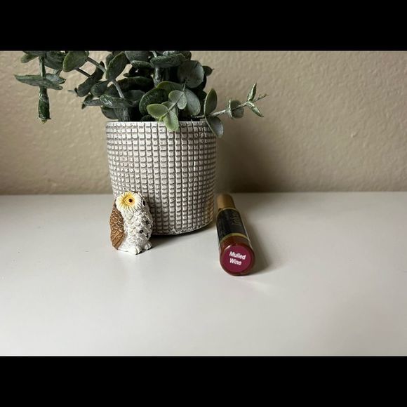 New
& Sealed Senegence Lipsense Color Mulled wine - Picture 3 of 4